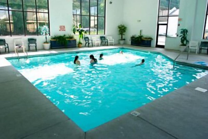 Hotel Pool