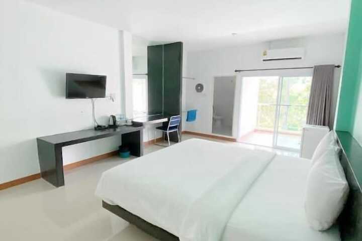 Room 5 of 18