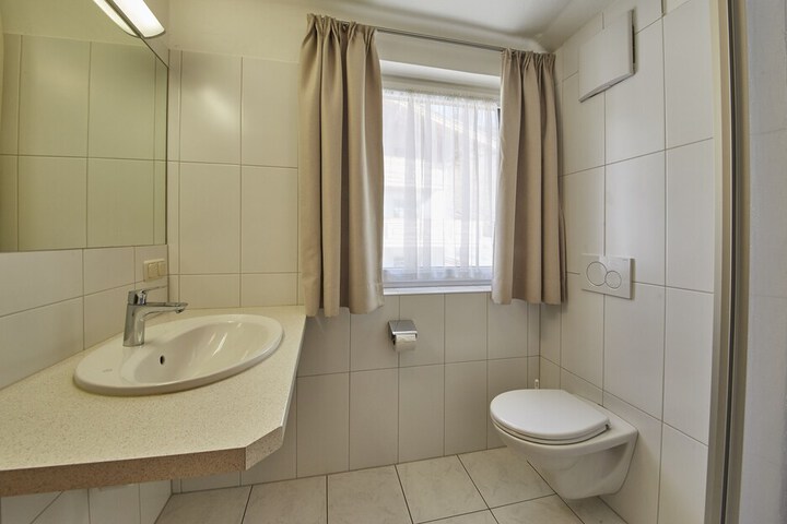 Room 54 of 76