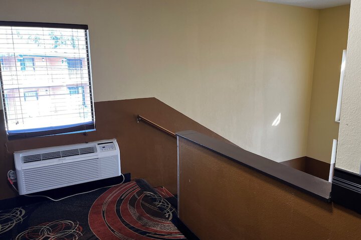 Ballroom/Hall 81 of 90