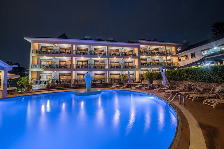 Pool Hotel