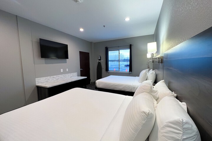 2 Queen Beds (8 of 23)