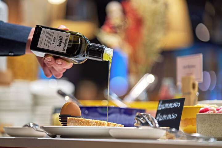 Dining 72 of 90