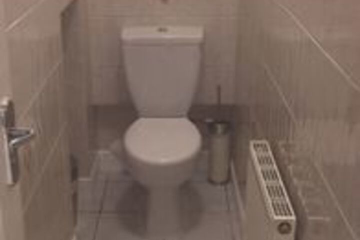 Room 3 of 82