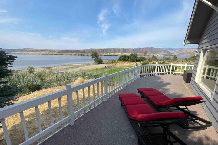 Crescent Bar Waterfront Home- Private Beach Water Views, Hiking, Golf, Live Concerts in Quincy, WA
