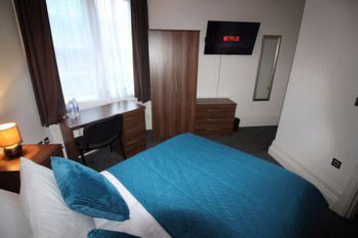 Room 7 of 28
