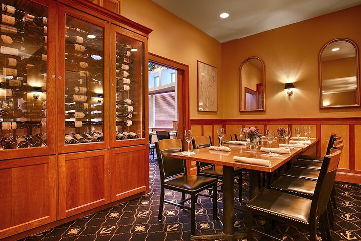 Dining 70 of 85