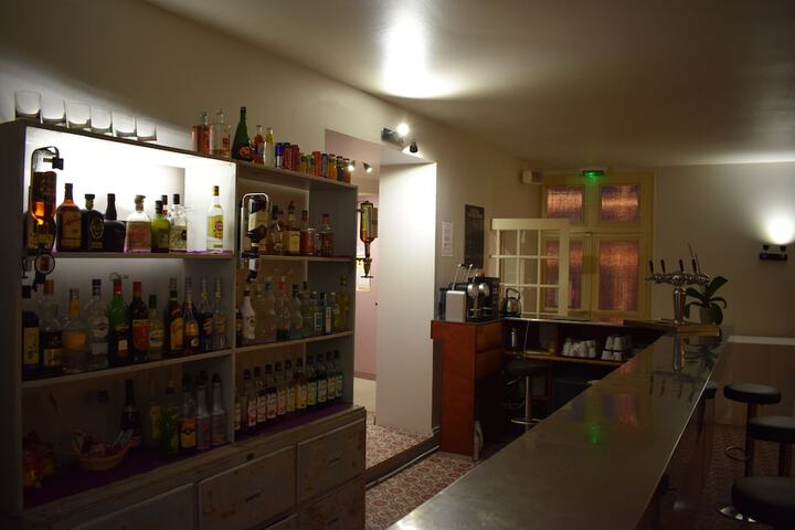 Lounge 41 of 61