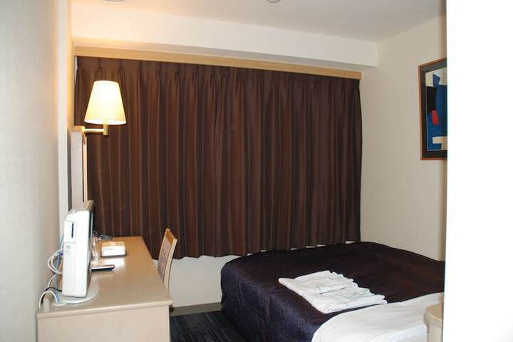 Room 10 of 50