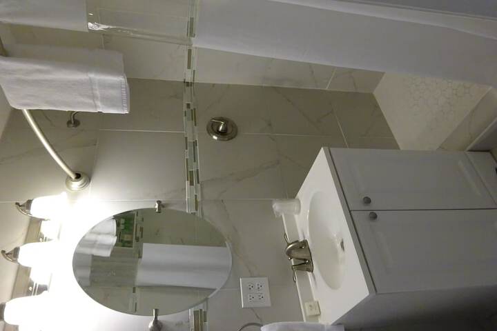 Room 18 of 141