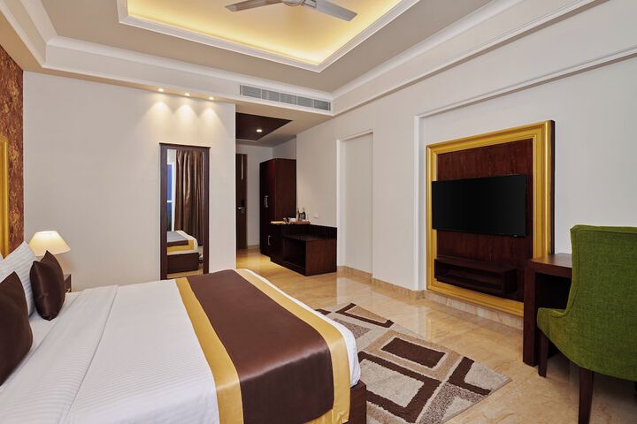 Room 3 of 40