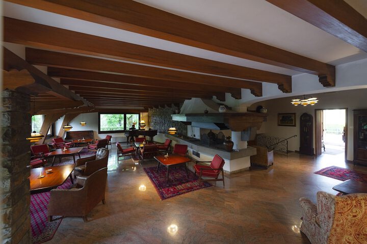 Lounge 114 of 140