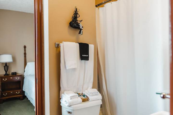 Economy Suite (14 of 23)