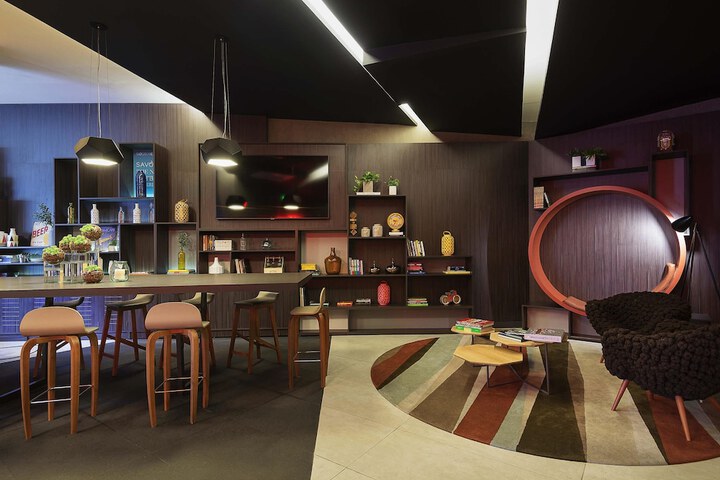 Lounge 61 of 72