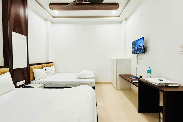 Room 28 of 61
