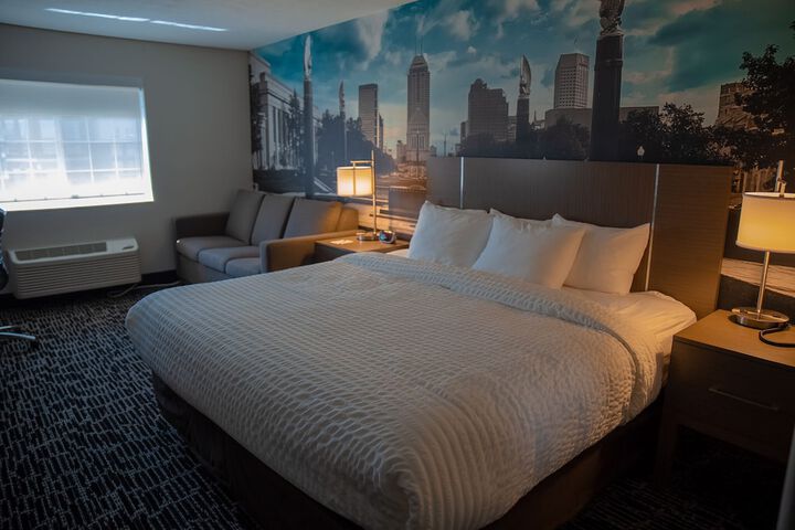 1 King Bed with Sofa Bed (7 of 31)