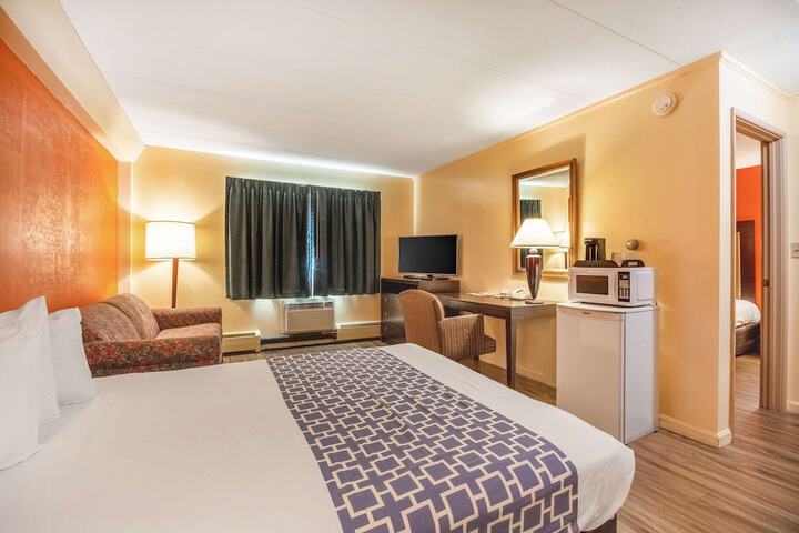 1 King Bed (3 of 16)
