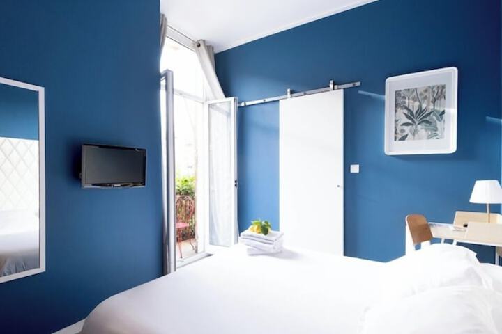 Room 32 of 68