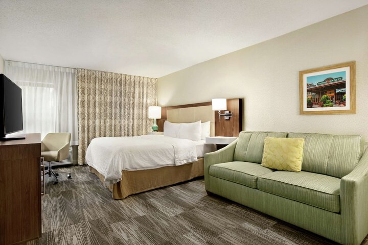 1 King Bed (2 of 13)