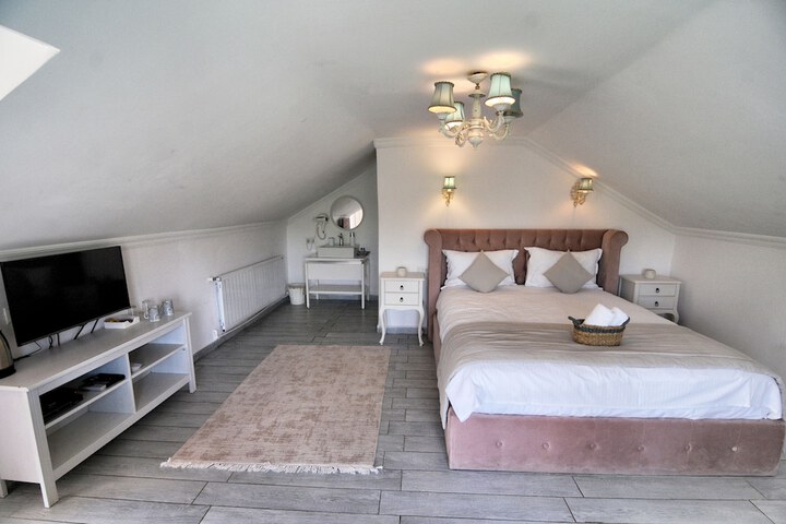 Room 26 of 156
