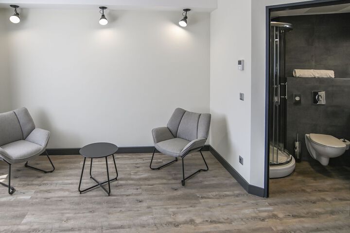 Room 10 of 18