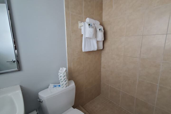 Room 180 of 236