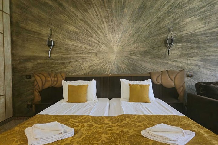 Room 12 of 19