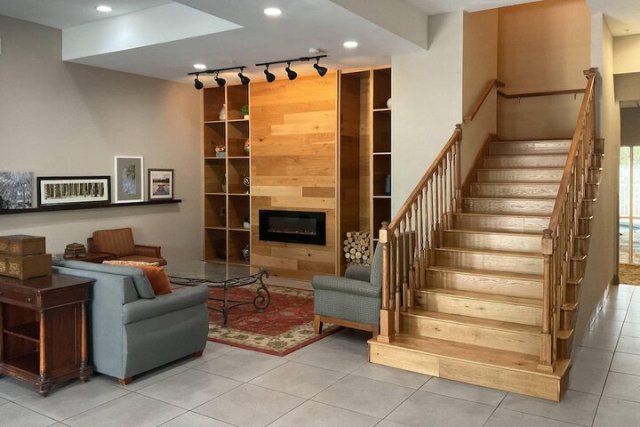 Entrance & Lobby