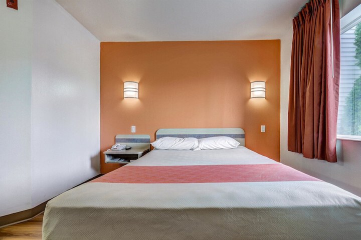 Room 11 of 34