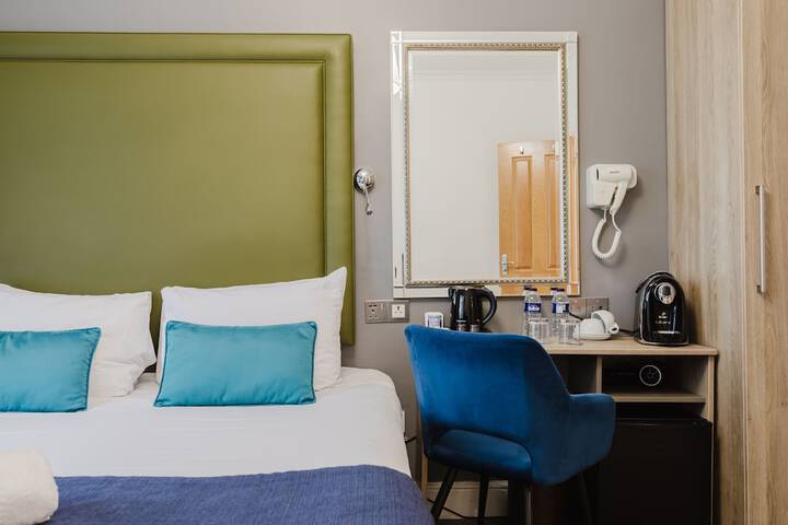Room 32 of 165