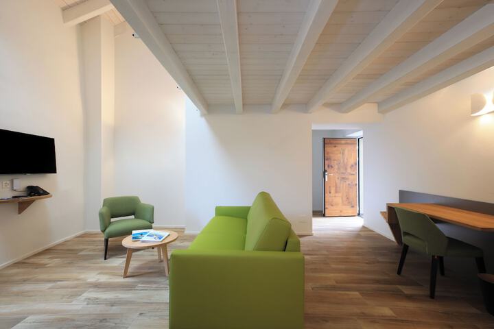 Room 25 of 46