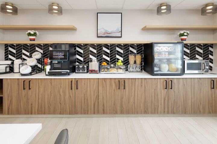 Breakfast/Coffee Service 33 of 43