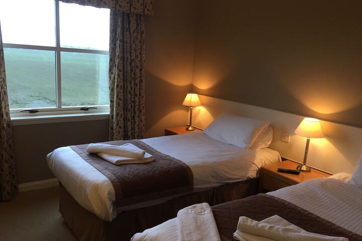 Room 4 of 28