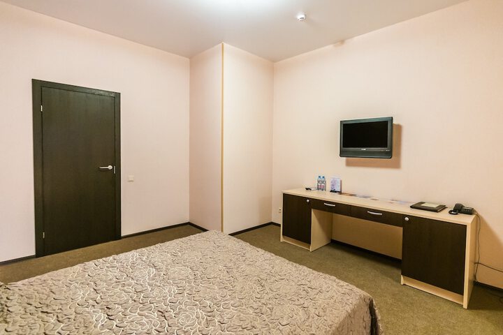 Room 13 of 122