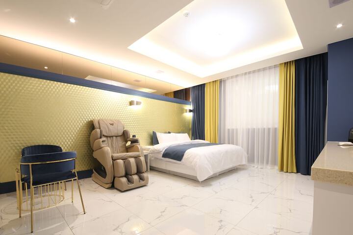 Room 2 of 23