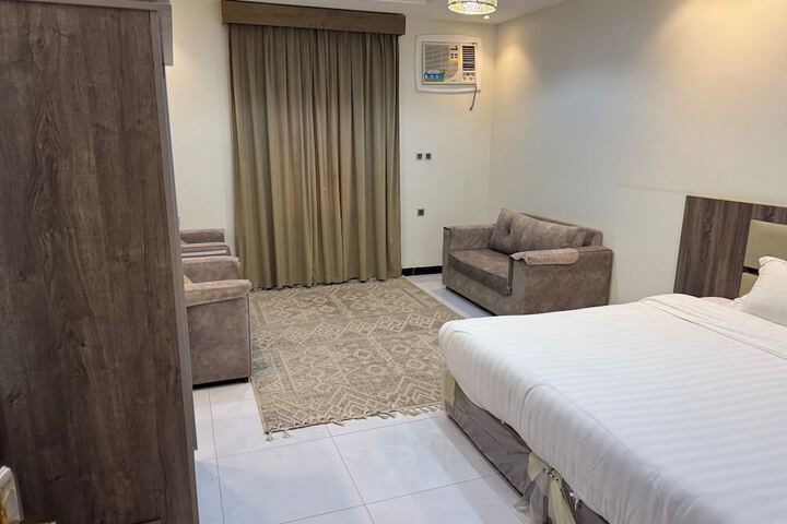 Room 4 of 25