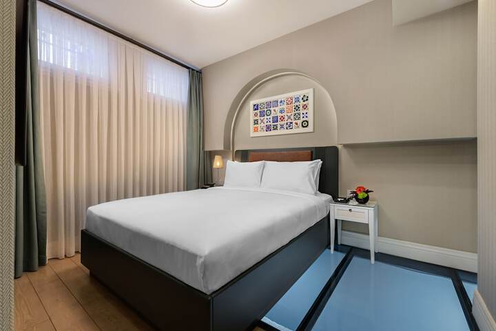 Room 10 of 83