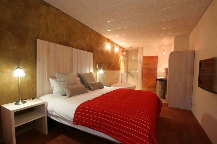 Room 8 of 76