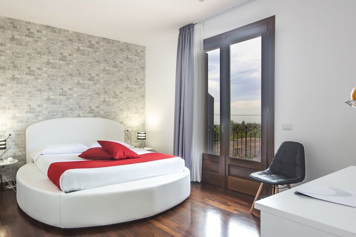 Room 29 of 196