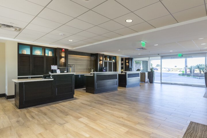 Check-in/check-out kiosk