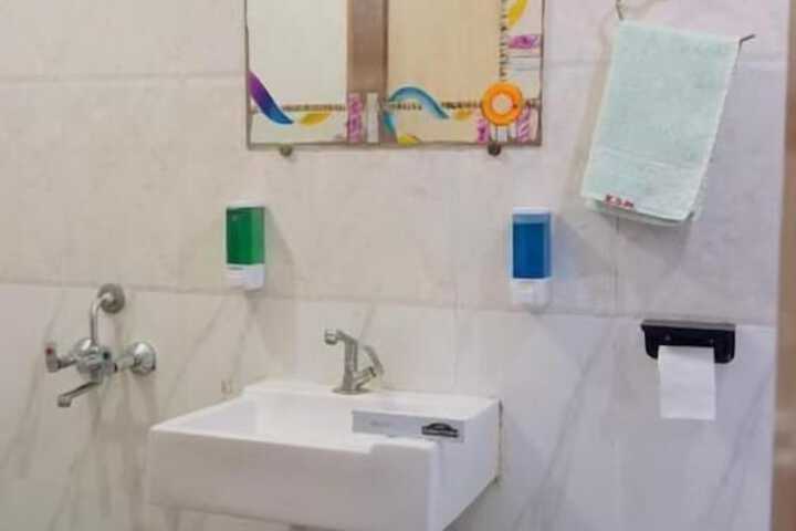 Room 20 of 28