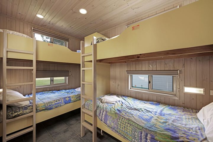 Room 12 of 76