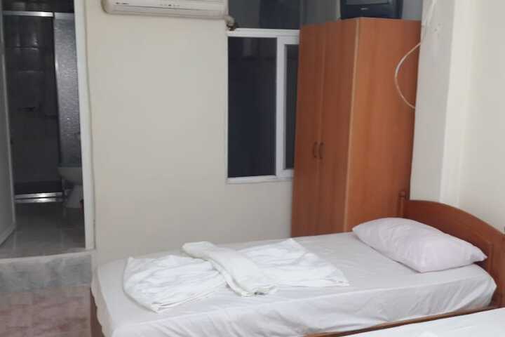 Room 26 of 105