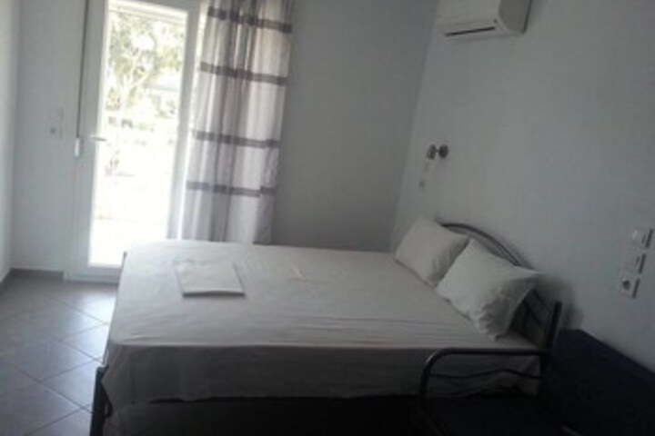 Room 5 of 8