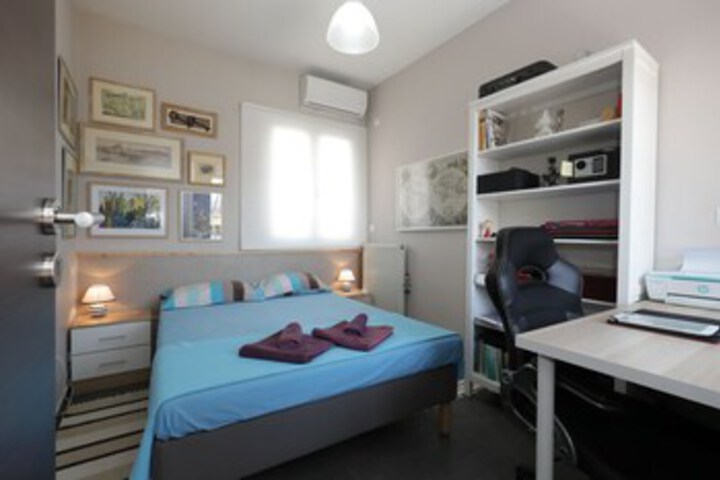 Room 33 of 47