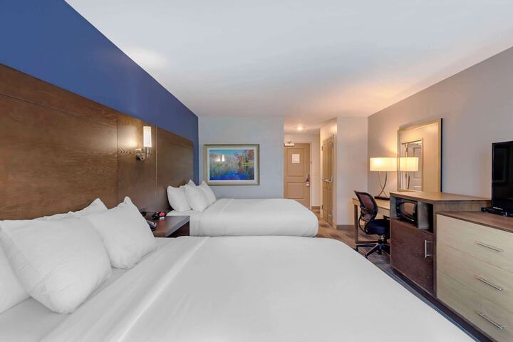 2 Queen Beds (4 of 7)