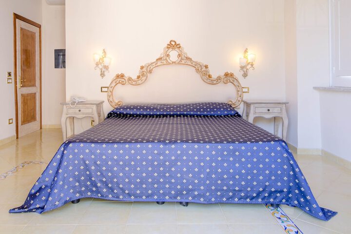 Room 8 of 40