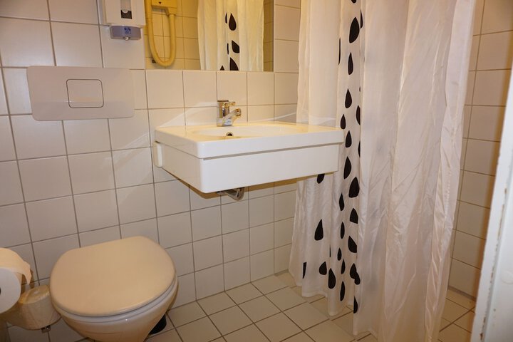 Room 13 of 23