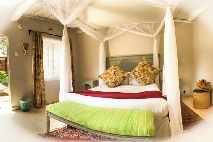 Room 4 of 18
