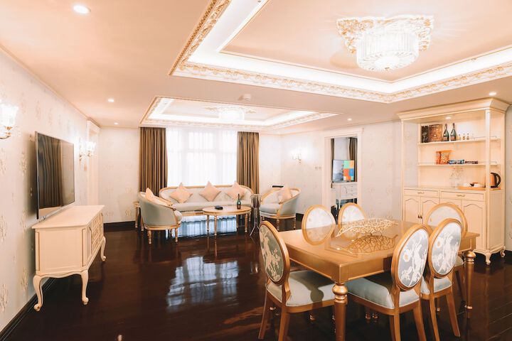 Room 32 of 71
